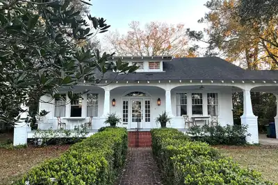 Image de \"Oakview\" - Historic Arts and Crafts hideaway at Columbia Street River Landing