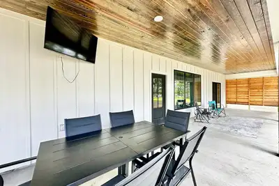 Image de K&K Getaway! Brand New on the Bend! Tournament Fisherman's Dream!