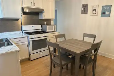 Image de Cozy home with 3 beds and an office!