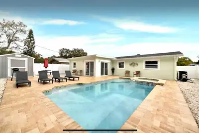 Luxury Retreat Largo - Beaches - 12ppl - Pool Spa