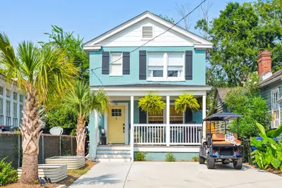 Image de Single Family Downtown House with Private Yard