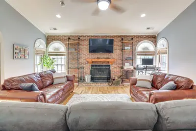 Image de Upper Marlboro Home on 1 Acre: Office & Home Gym!