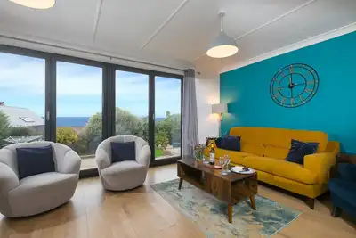 Image de Ocean Aura – Sleeps Six – On-Site Parking – Dog Friendly – Outside Space – Sea Views