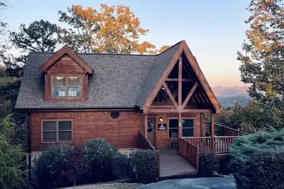 Image de Honey Bear Hideaway - Mountain view, Hot tub, Pool table, Wet bar