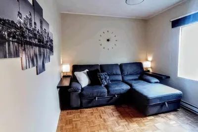 Image de Est de Montréal, logement entier, 2 lits, situé sur une rue tranquille