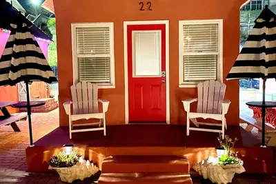 Historic oceanfront studio with direct beach access, alfresco dining, & smart Tv