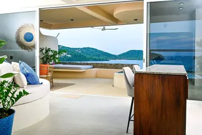 Image de Serenity Vista:Luxe Hillside Villa w\/ Private Pool