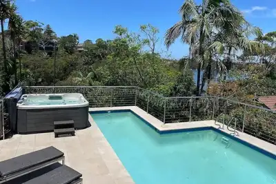 Image de Holiday in this beautiful harbourside retreat.