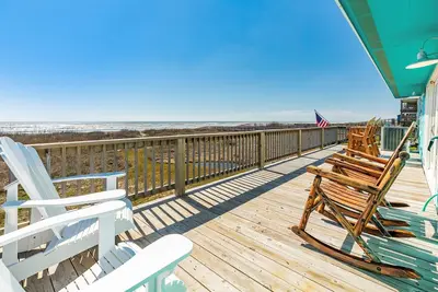 Image de Life is good at Cape Allswell, sun, sand & surf!