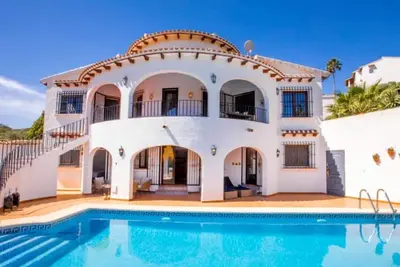 Luxury villa with sea and mountain views
