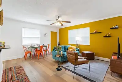 Image de Sunny Side Stay Condo- 2 bed 1 bath Near Riverwalk