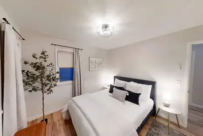 Image de Comfy and Cozy Cape style home, newly remodeled throughout! \n