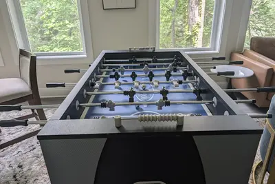 Image de Foosball Arcade Poker King Bed Near Battery