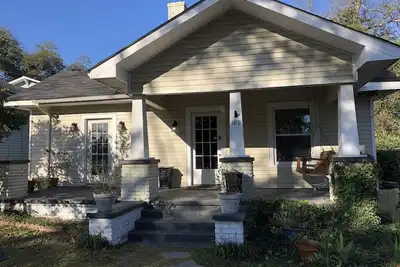 Image de Freshly Updated Farmhouse near Medical District