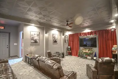 Image de Family Entertainment near Flathead & Glacier. Theater, Arcade, Billiards & Poker