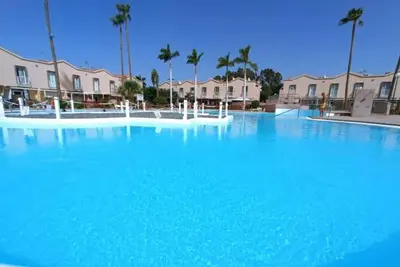 Image de 5 minutes by car from the sand beach! complex with swimming pool