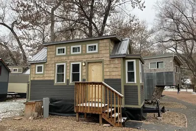 Image de The Golden Aspen – Tiny Retreat on the River, Minutes from Rocky Mountain Park