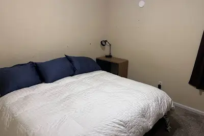 Image de 9 Miles to Famu & 7 Miles to Fsu; Convenient\/Safe Neighborhood. Backyard fenced.