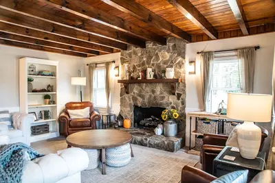 Image de 5-Acre Country Home w/ Fantastic Outdoor Spaces