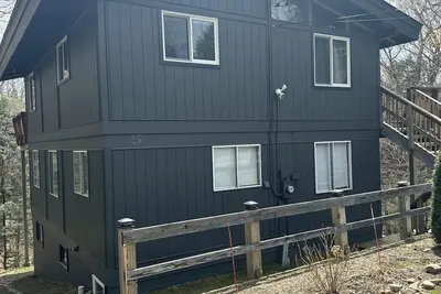 Comfy, Family-Friendly Chalet in the Woods