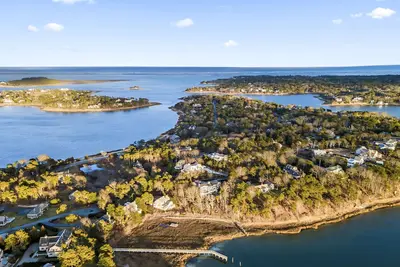 Image de Water views, private beach and spectacular sunsets from highest point in town.