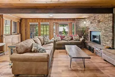 Image de Hot Tub and Private Cabins, Free snowshoes and Ev Charger