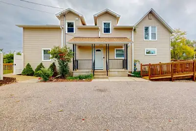 Image de Ski/golf retreat with private outdoor areas and private washer & dryer