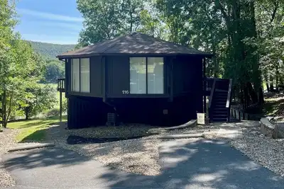 Image de 3bd/3ba Roundhouse Retreat near Bedford Springs, where breathtaking views await!