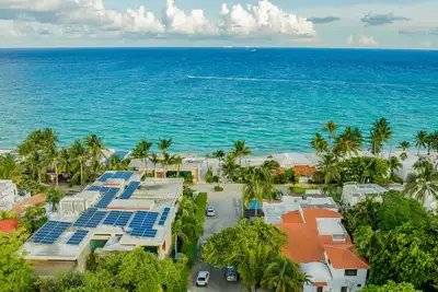 Image de Rooftop w/ Oceaview. 1 min walk to a beautiful beach. 2 floors. Sleeps 8-10
