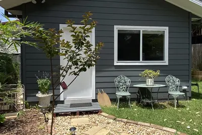 Image de Spacious cottage in peaceful location just minutes walk from the beach.