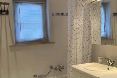 Agréable appartement pour 2 personnes avec Wifi, piscine, Tv, balcon et parking