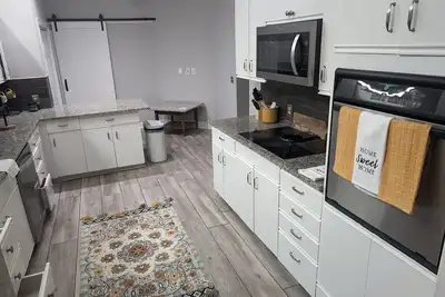Image de Safe and Comfortable Montgomery Home! w\/Huge Master Bedroom! !