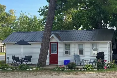 Image de 1 bedroom cottage, 2 min. walk to Beach 1