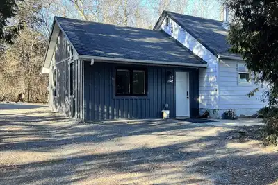 Image de Cozy Modern cottage on Hay Bay