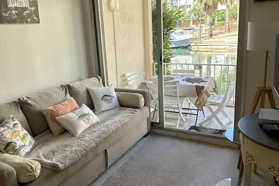 Image de Sète petite marina, 2mn de la page appartement avec terrasse au bord de l'eau