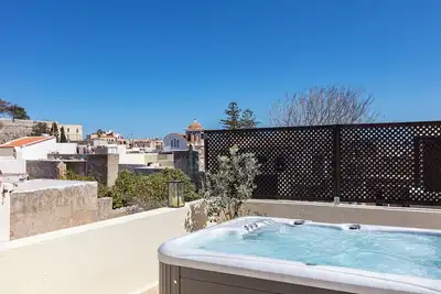 The Old Town Gem Deluxe with private terrace, jacuzzi, bbq