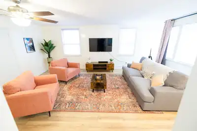 Image de Graceland Retreat with Sun Room & Pool Table