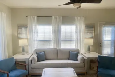 Image de Cozy Monkey Island Townhome - Pool - Gym - Walk To Marina/Lakeside Restaurant