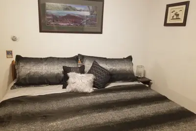 Image de Happy Bear Cozy Bungalow with Large Back Yard close to Anchorage Wasilla\n