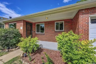 Image de Sweet bungalow located near downtown Denver. Pet-friendly! \n