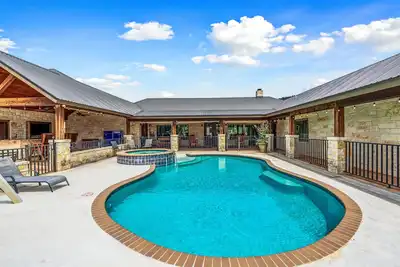 Image de Single story | River access included | Swimming pool & hot tub