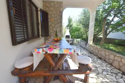 Image de Appartement de trois chambres avec la terrasse Omisalj, Krk (A-20485-a)