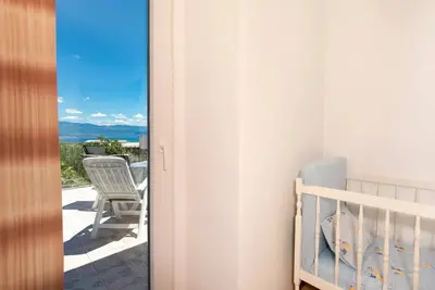 Appartement de deux chambres avec la terrasse et la vue sur le mer Risika, Krk (A-21696-a)