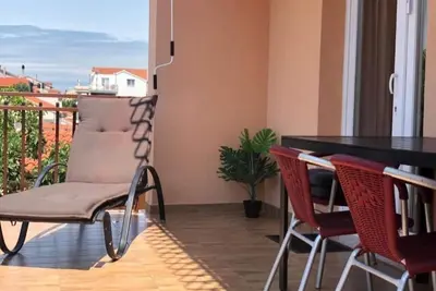 Image de Appartement de deux chambres avec la terrasse Vodice (A-21743-a)