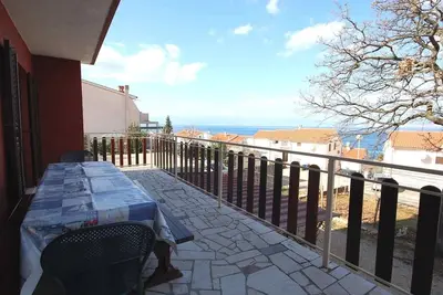 Image de Appartement de trois chambres avec la terrasse et la vue sur le mer Njivice, Krk (A-21858-b)