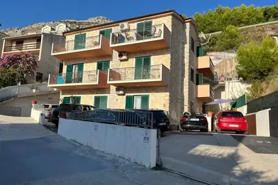 Image de Appartement d'une chambre avec le balcon et la vue sur le mer Nemira, Omis (A-21891-a)
