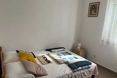 Image de Appartement d'une chambre avec le balcon et la vue sur le mer Nemira, Omis (A-21891-f)