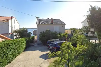 Image de Appartement de deux chambres avec le balcon et la vue sur le mer Banjol, Rab (A-21967-c)