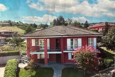 Image de Belle villa dans un quartier calme, Ă distance de marche de centre de Canelli