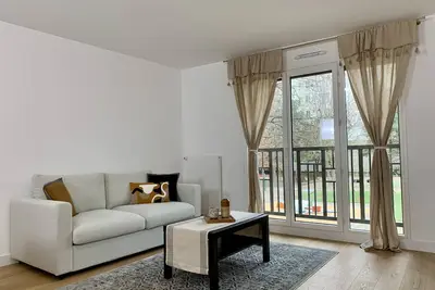 Image de Appartement 2 pièces neuf avec vue sur parc, proche Paris et des Champs Élysées